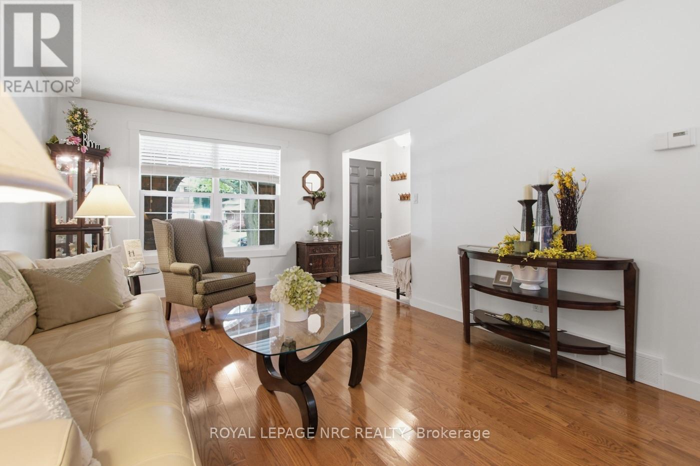 37 SPRUCESIDE CRESCENT - 3