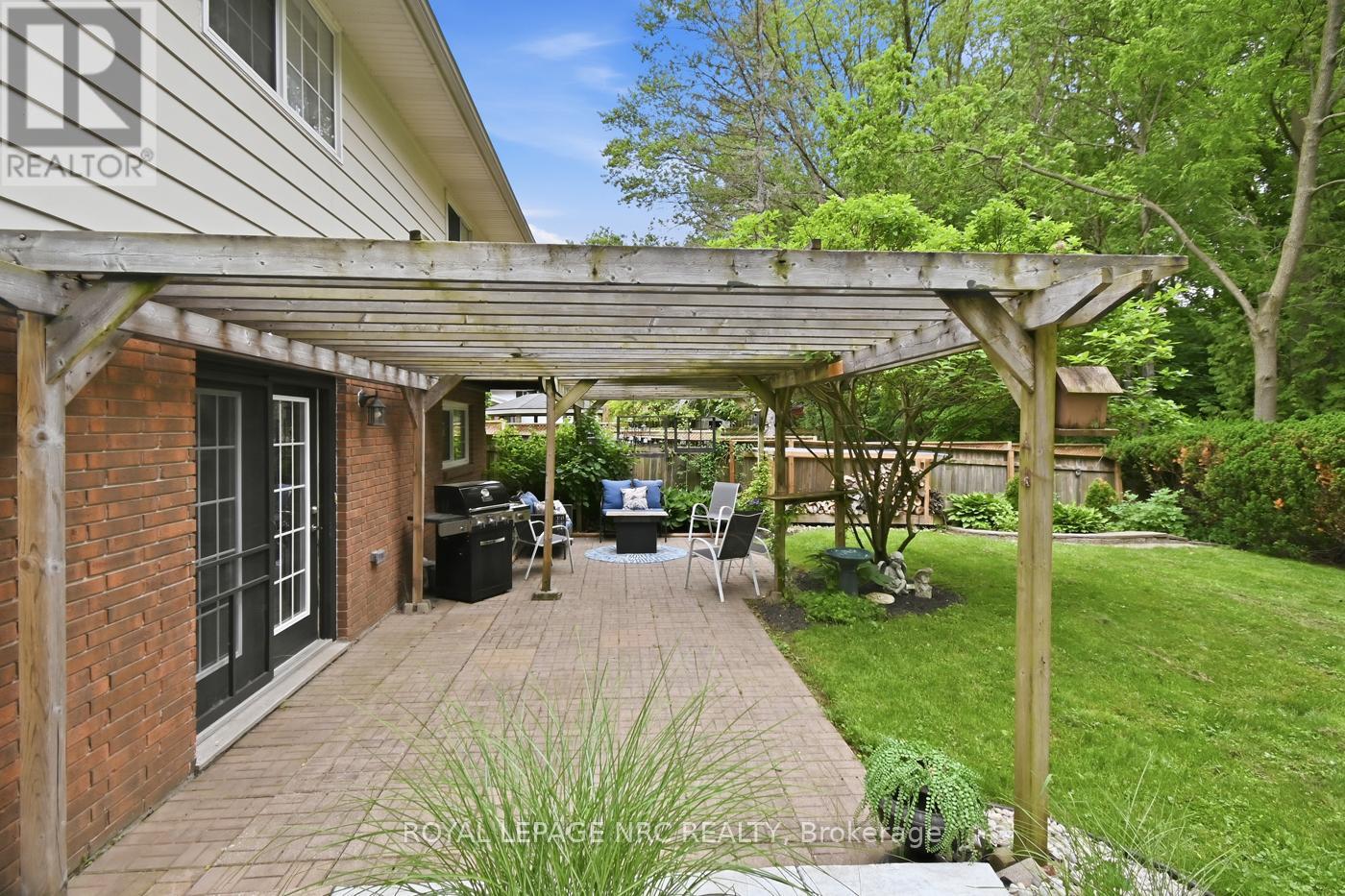 37 SPRUCESIDE CRESCENT - 37