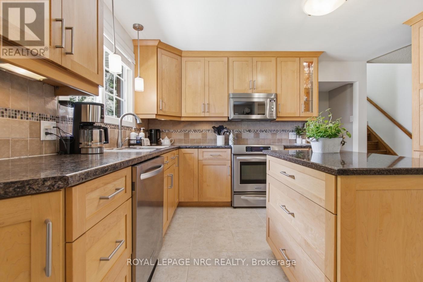37 SPRUCESIDE CRESCENT - 8