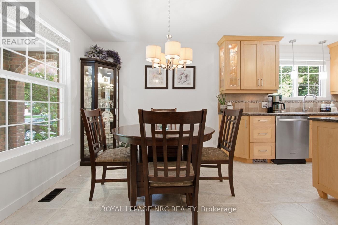 37 SPRUCESIDE CRESCENT - 9
