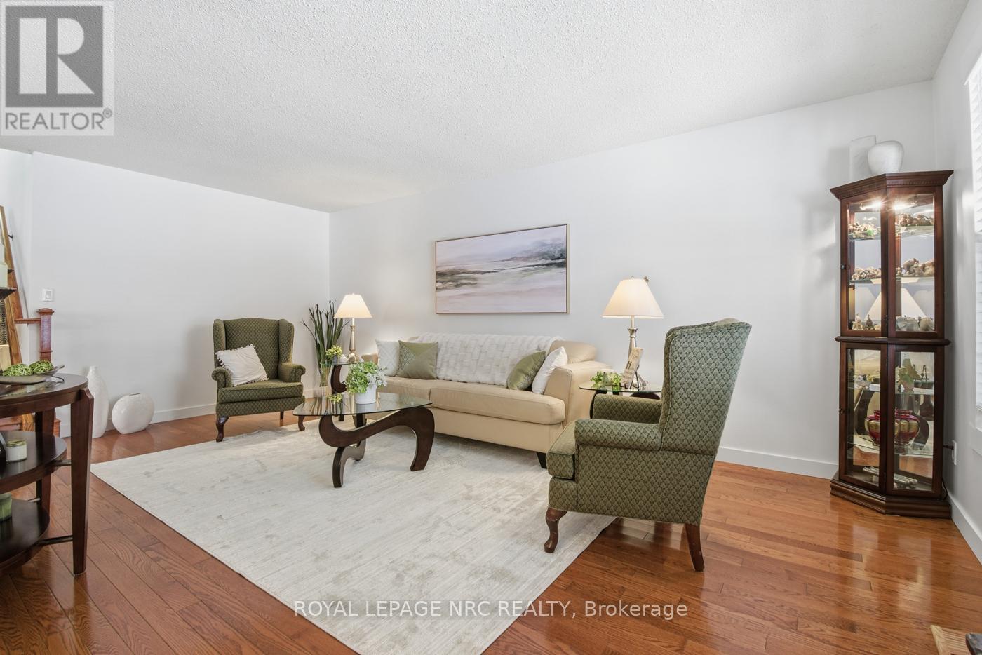 37 SPRUCESIDE CRESCENT - 5