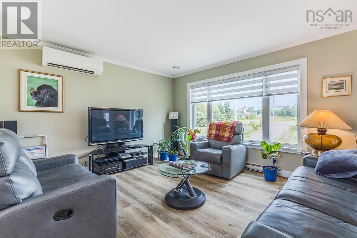 7048 HIGHWAY 2 - 7