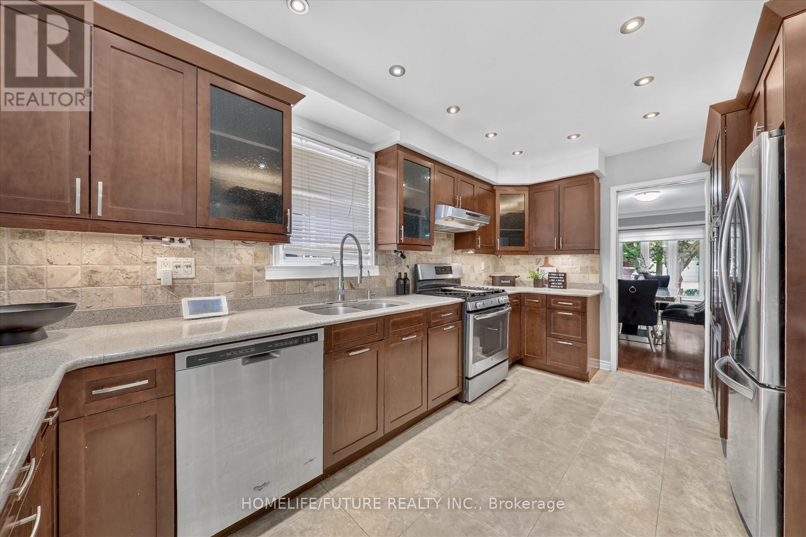 1580 HEATHSIDE CRESCENT - 10