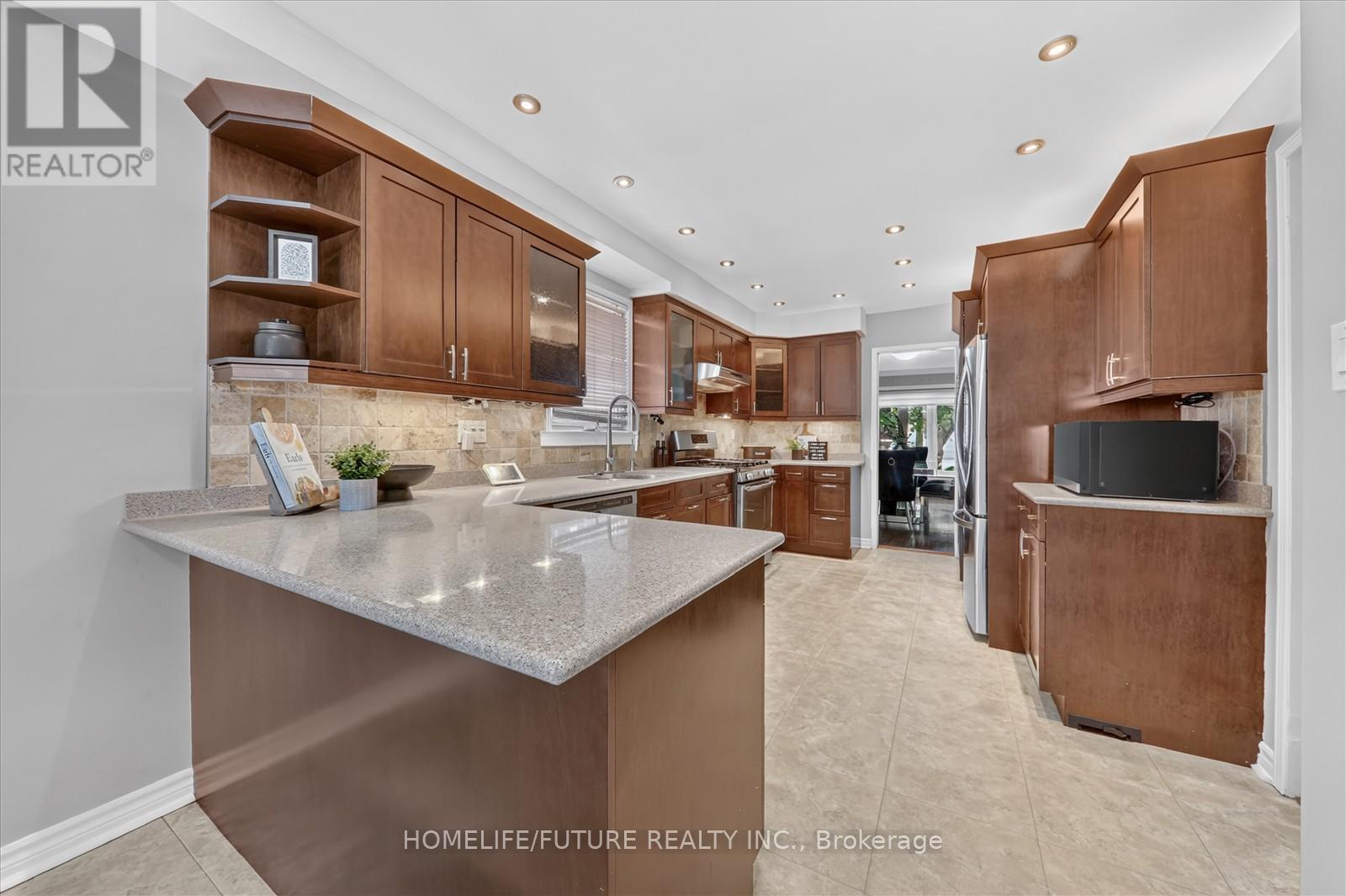 1580 HEATHSIDE CRESCENT - 11