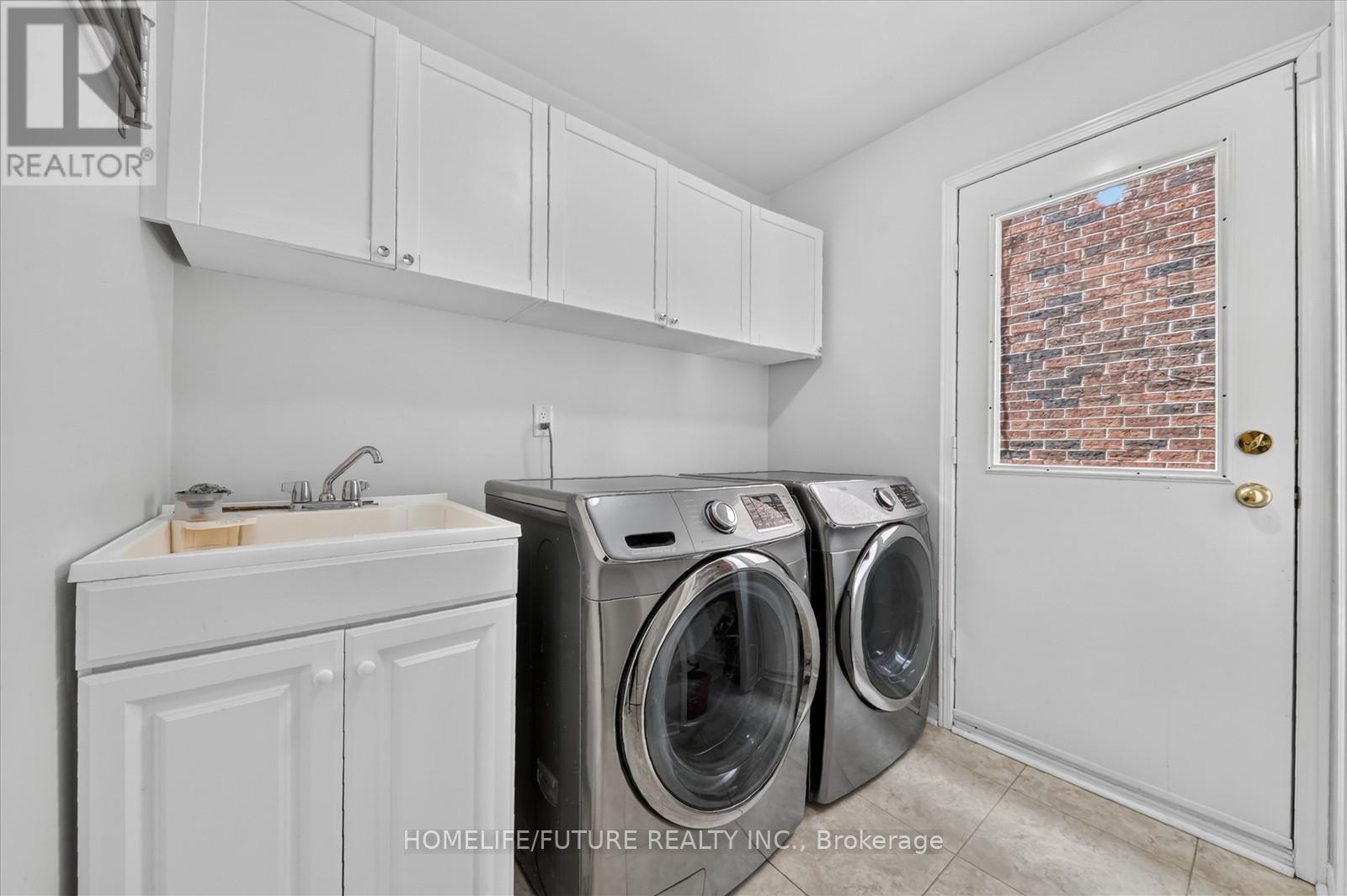 1580 HEATHSIDE CRESCENT - 18