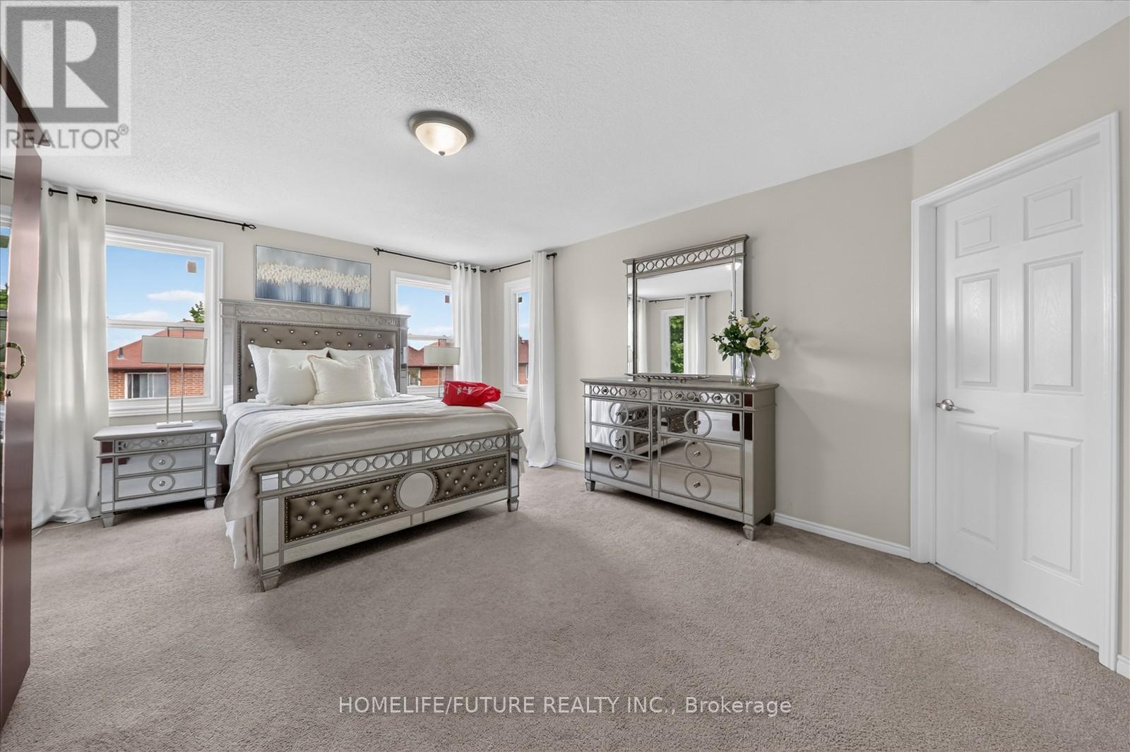 1580 HEATHSIDE CRESCENT - 22