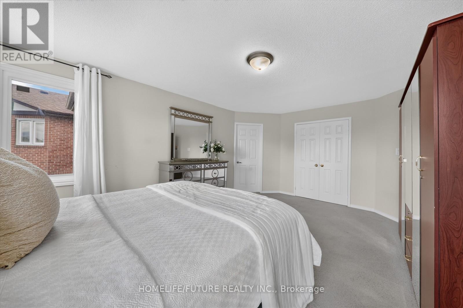 1580 HEATHSIDE CRESCENT - 24