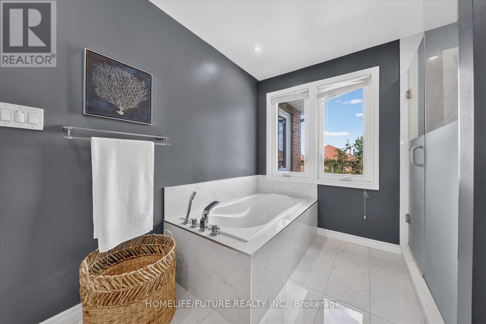 1580 HEATHSIDE CRESCENT - 25
