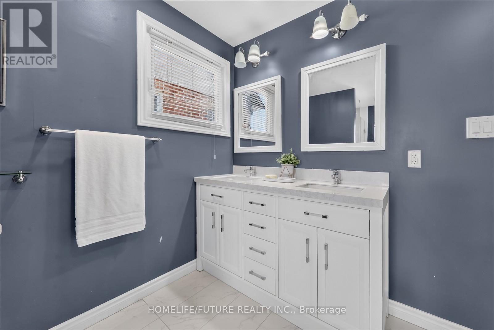 1580 HEATHSIDE CRESCENT - 26