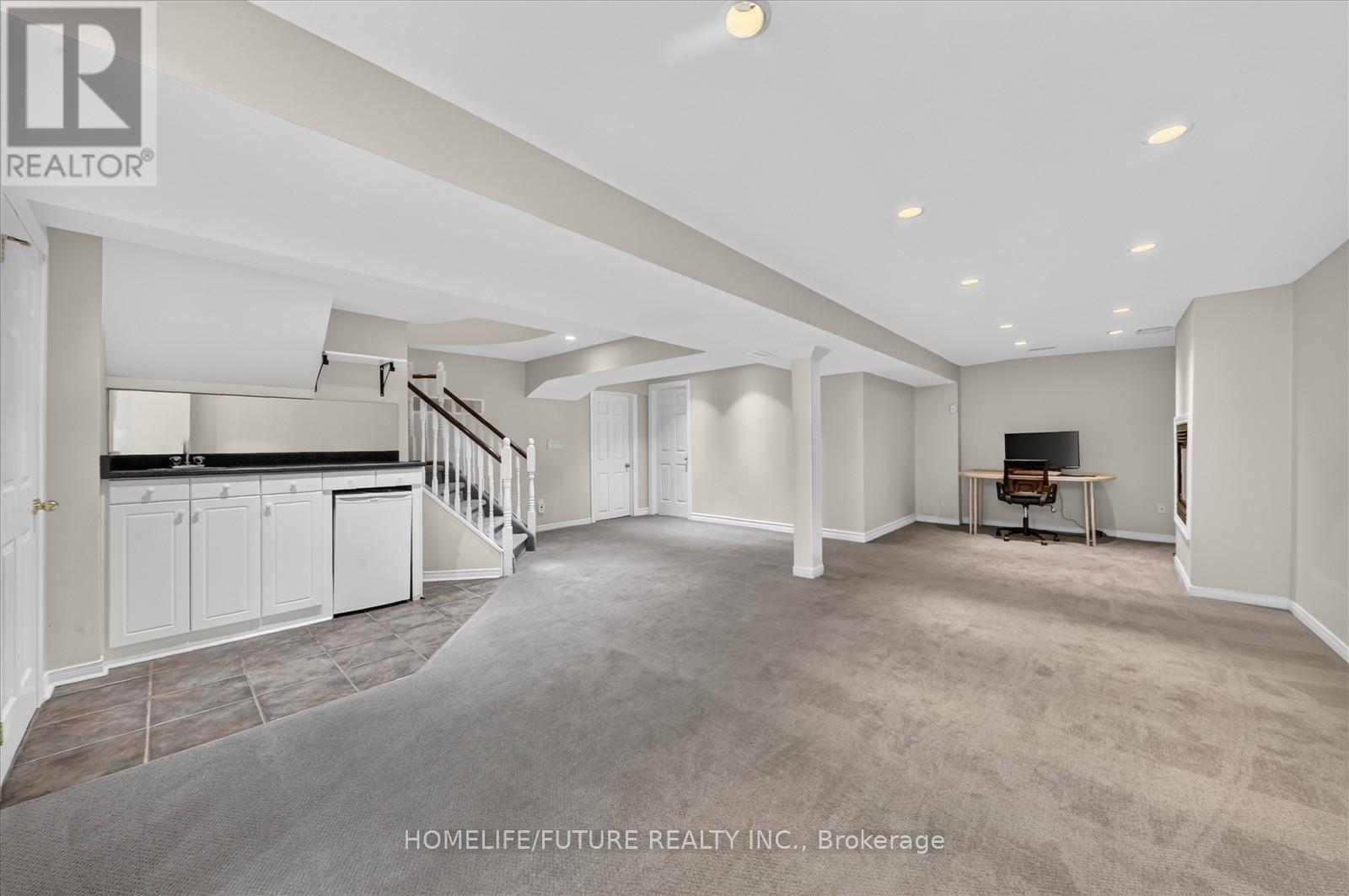 1580 HEATHSIDE CRESCENT - 36