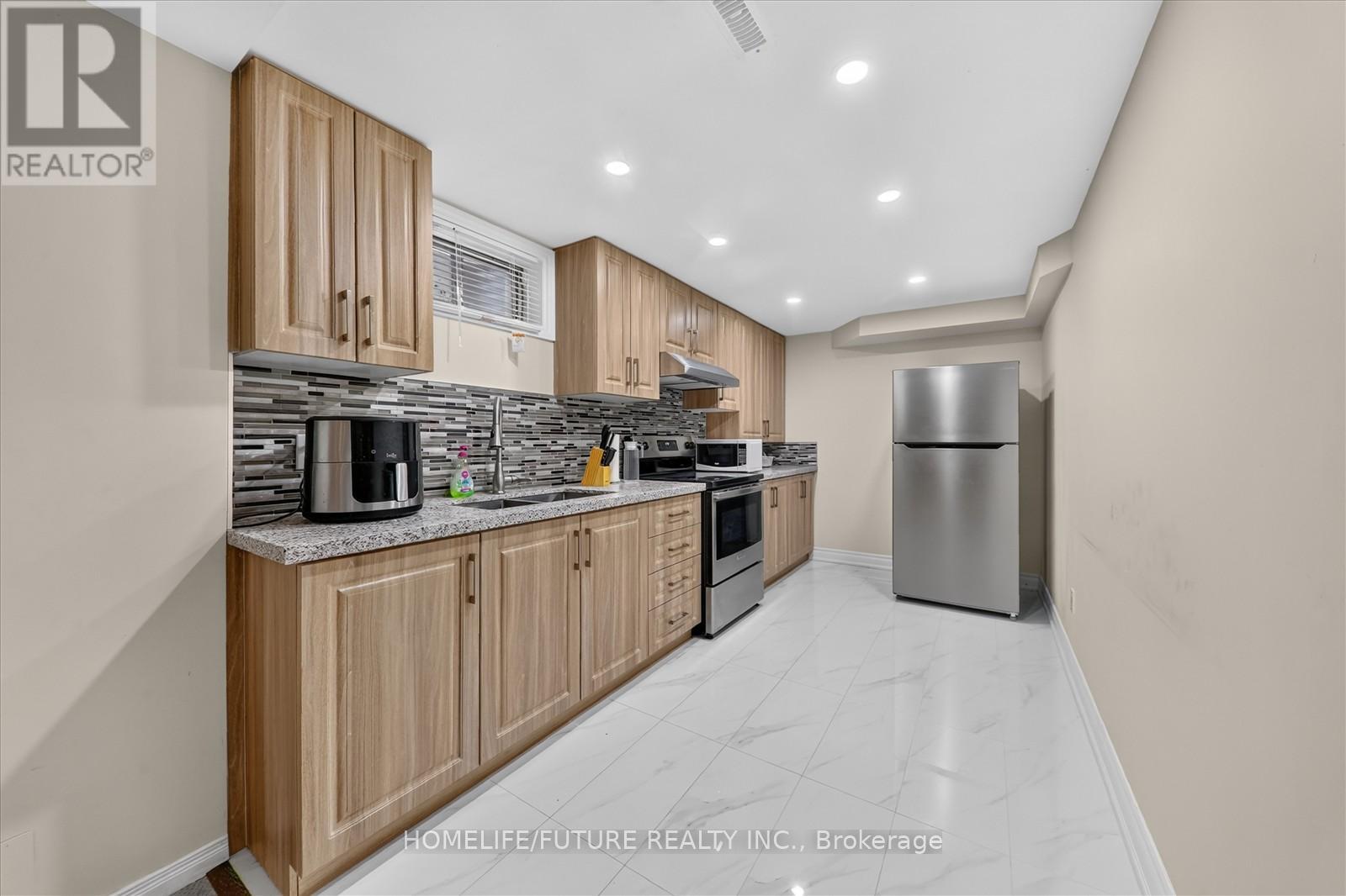1580 HEATHSIDE CRESCENT - 37