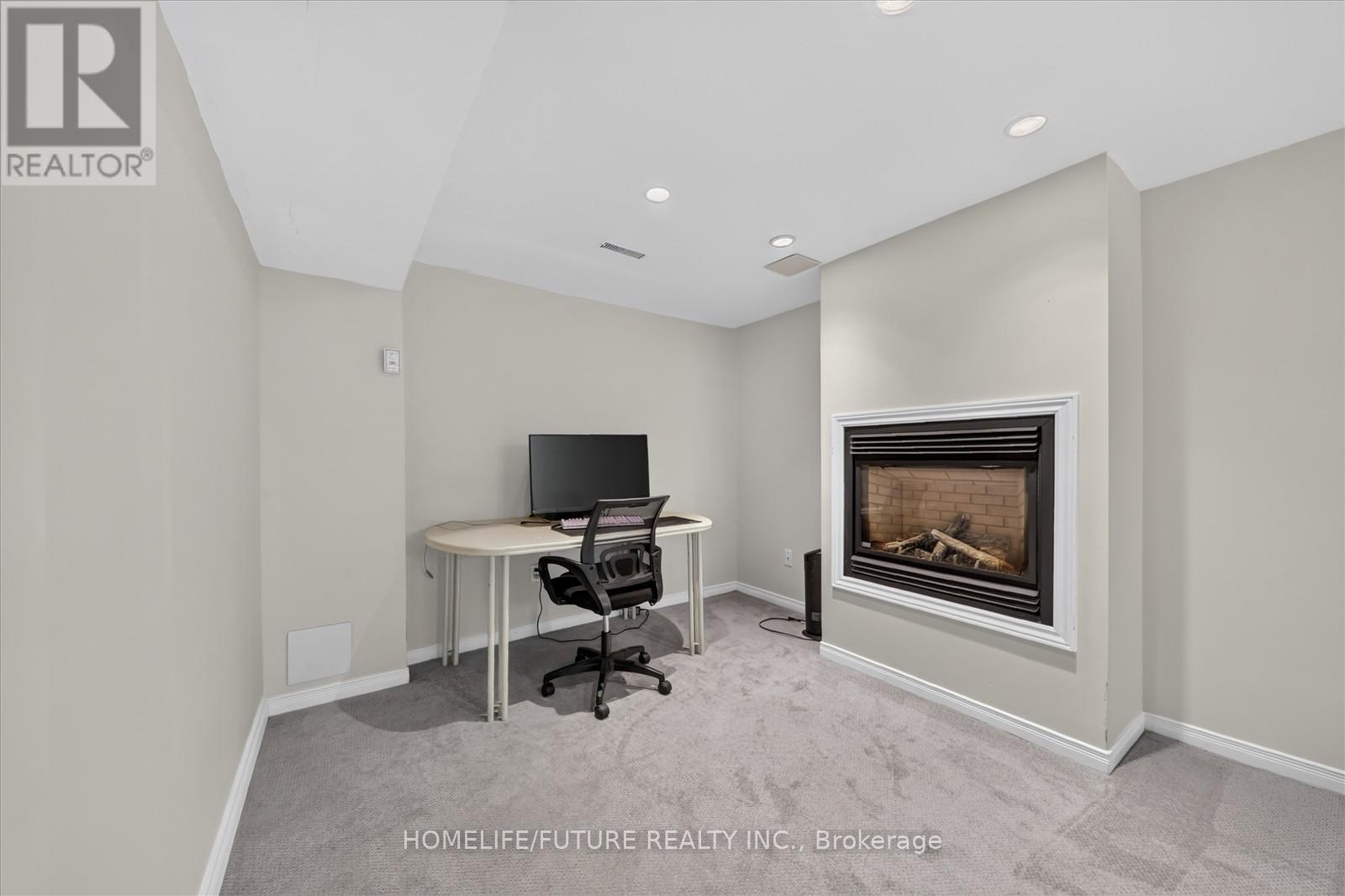 1580 HEATHSIDE CRESCENT - 38