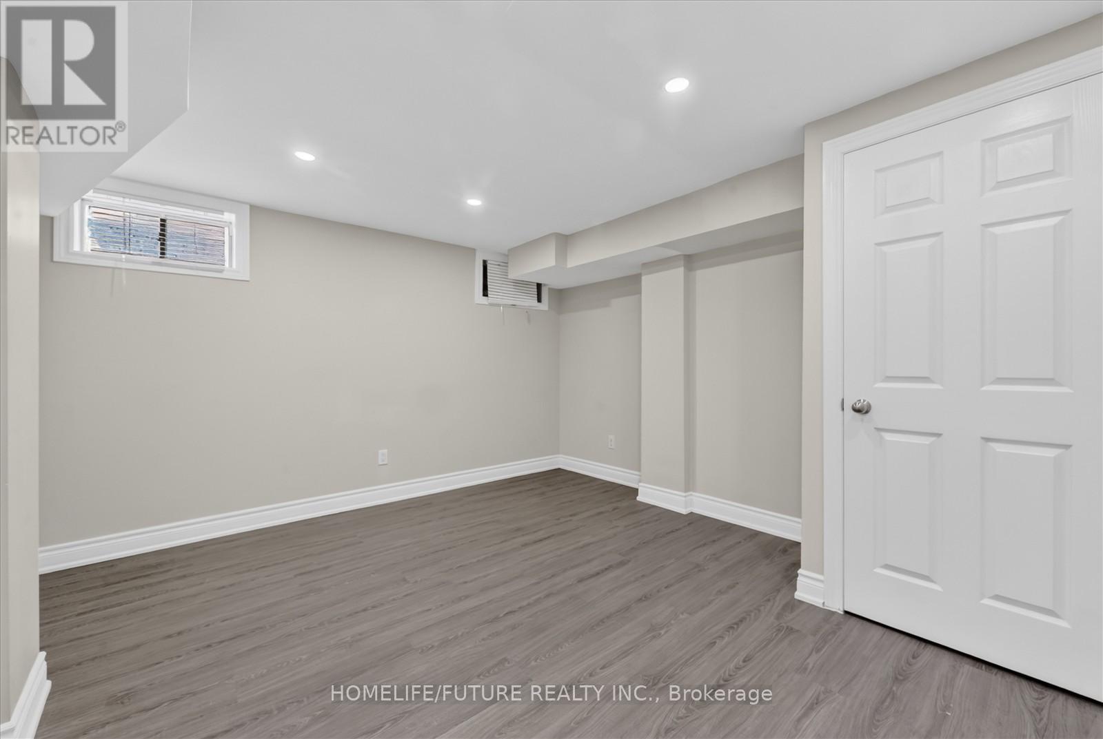 1580 HEATHSIDE CRESCENT - 40