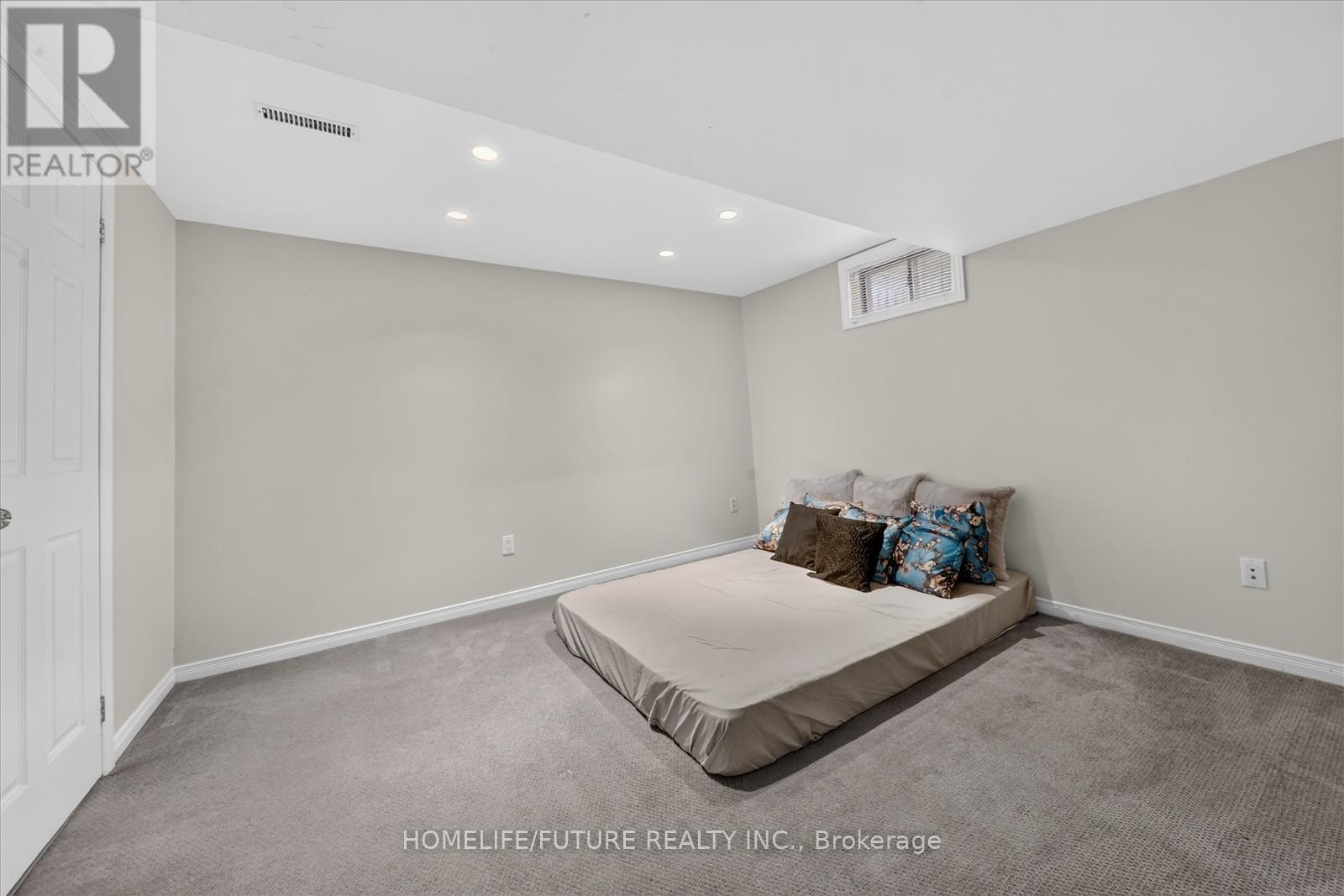1580 HEATHSIDE CRESCENT - 41