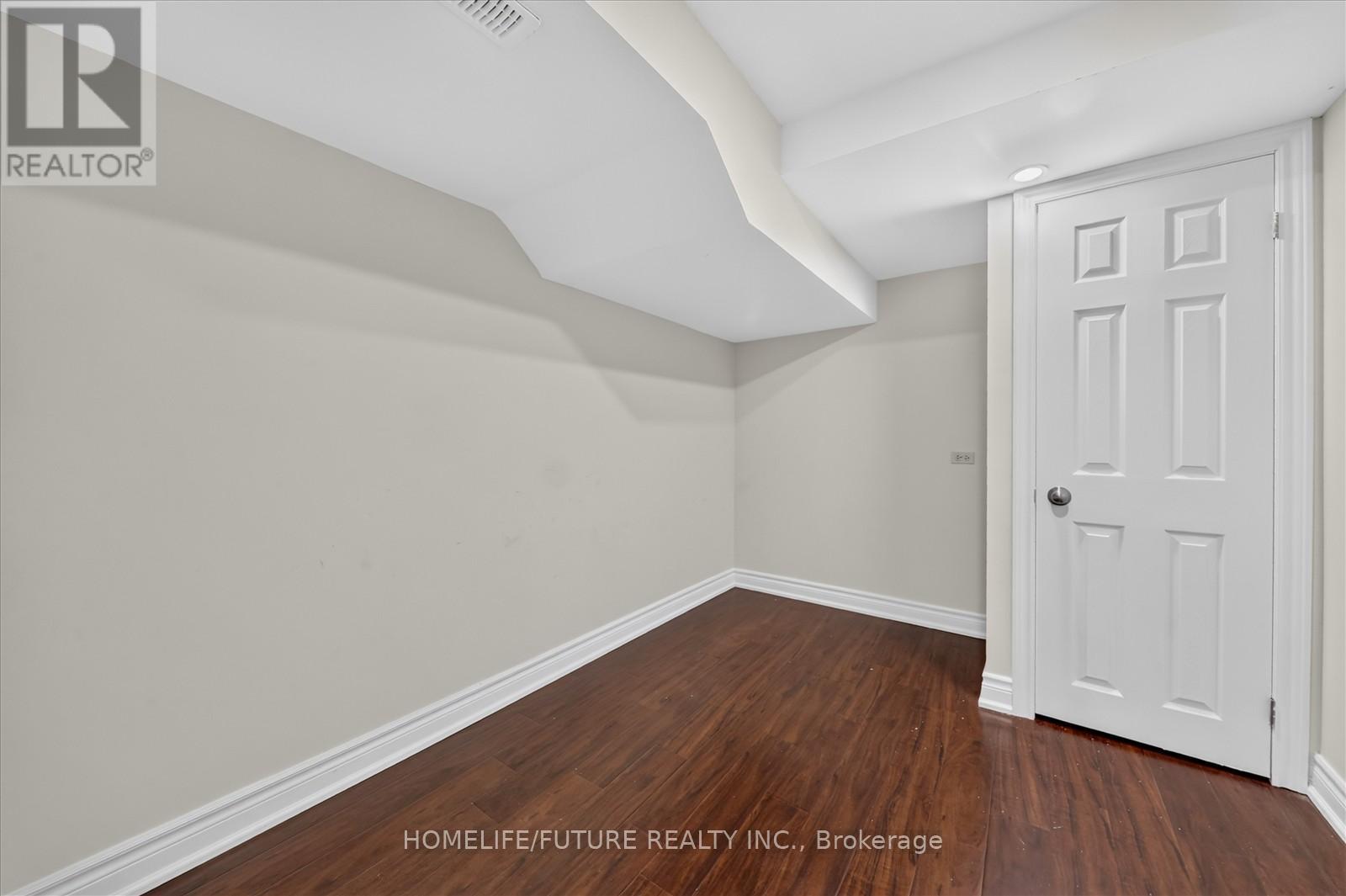 1580 HEATHSIDE CRESCENT - 44