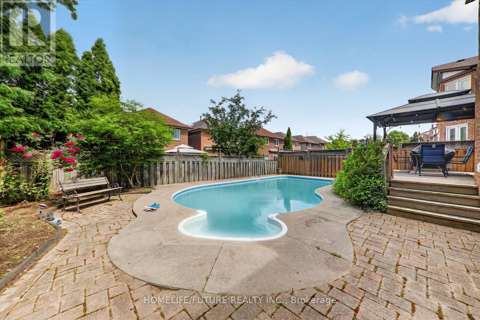 1580 HEATHSIDE CRESCENT - 47