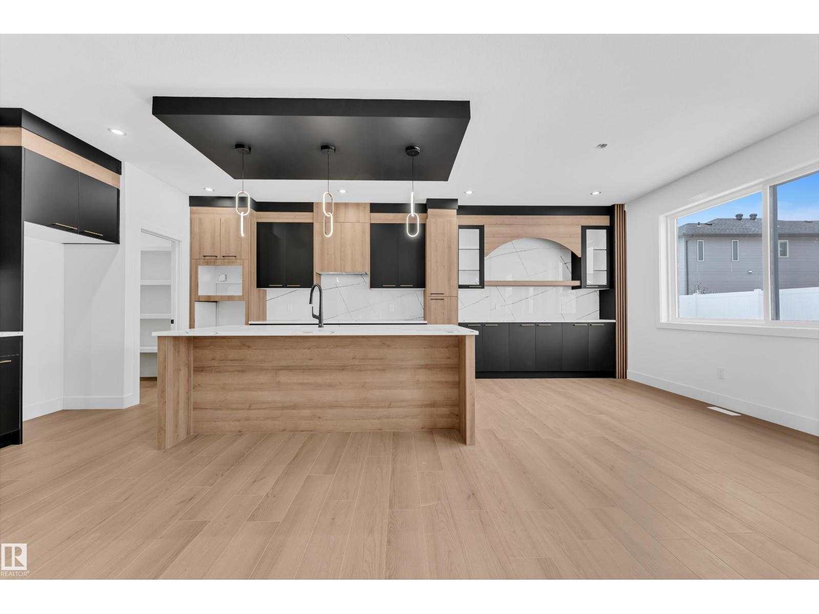 741 ASTORIA WY - 24