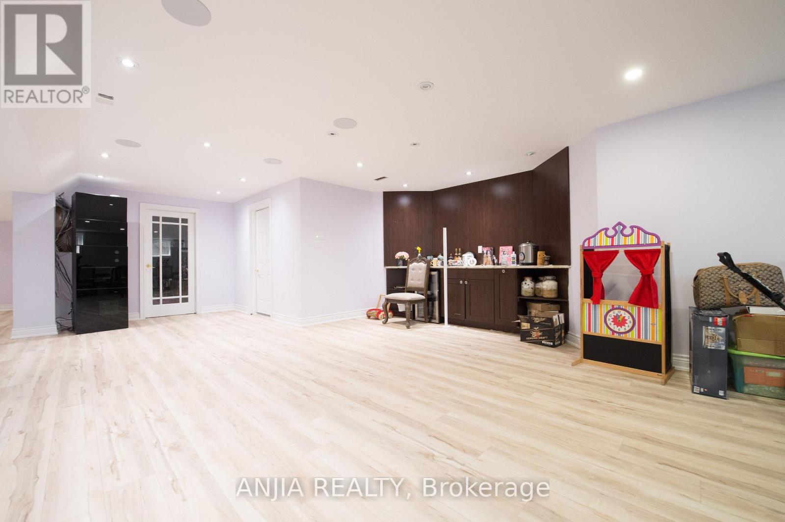 26 PELOSI WAY - 36