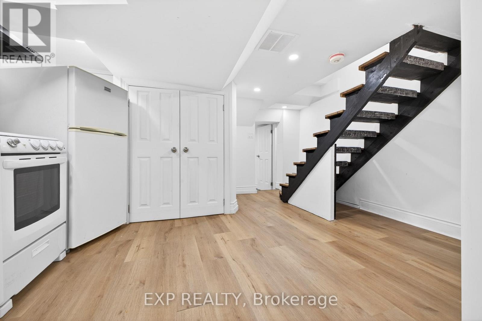 6564 LEVEL AVENUE - 32