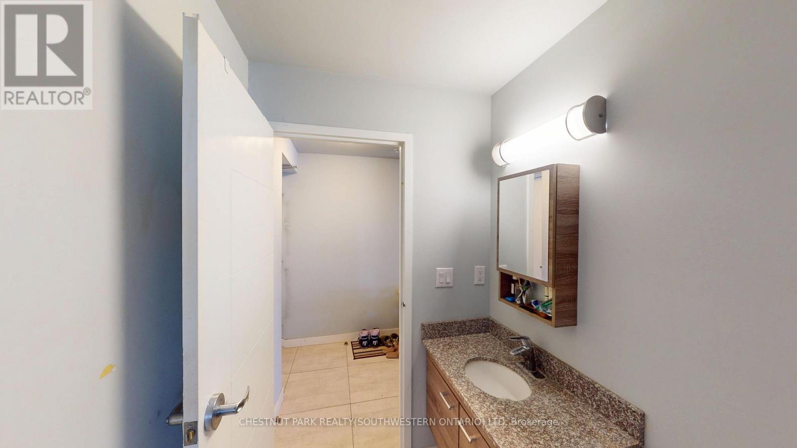 #1505 318 SPRUCE STREET - 17