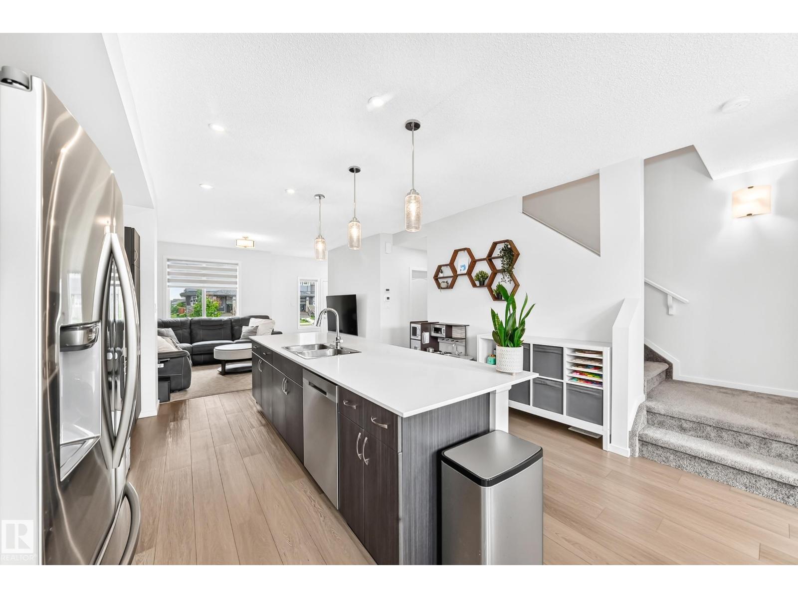 5233 22 AV SW - 8