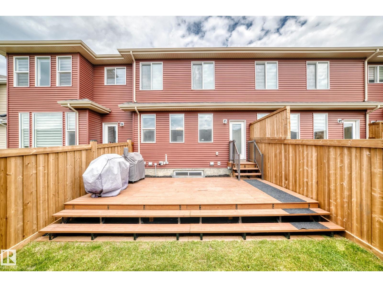 5233 22 AV SW - 45