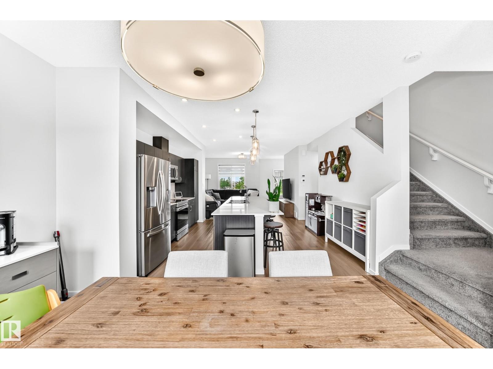 5233 22 AV SW - 16