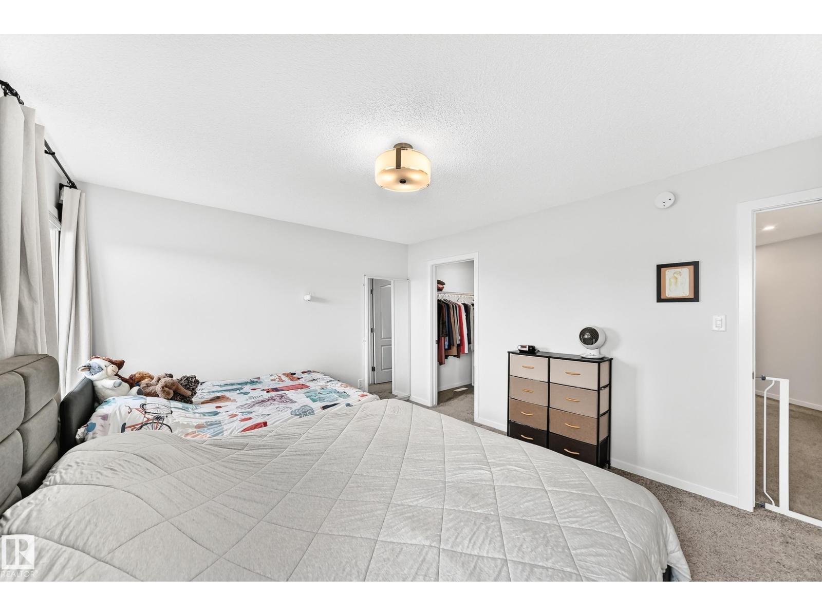 5233 22 AV SW - 22
