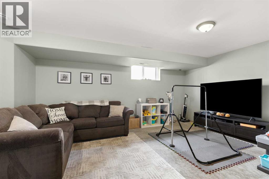 241 Upland Boulevard W - 25
