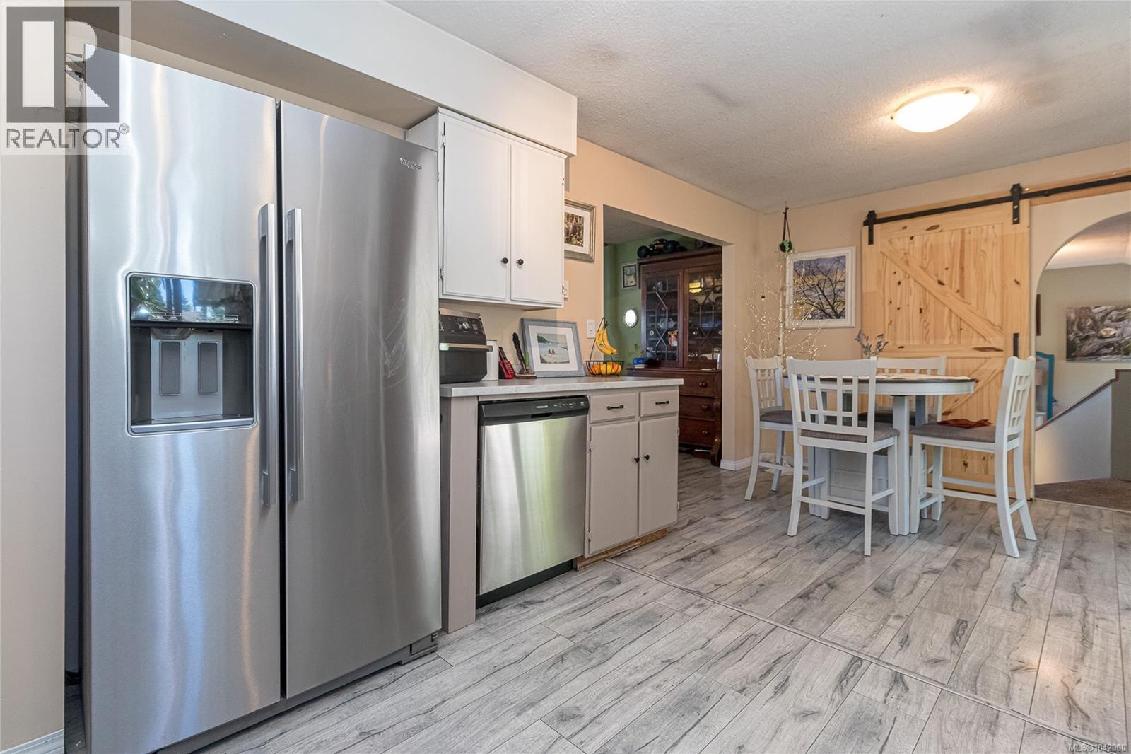 940 Terlane Ave, Langford