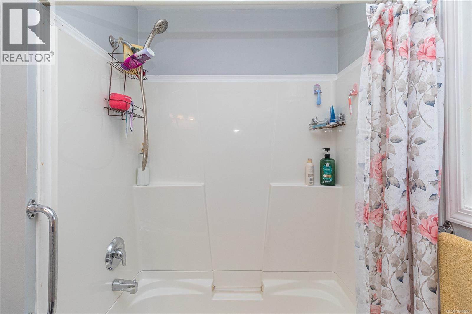 940 Terlane Ave, Langford