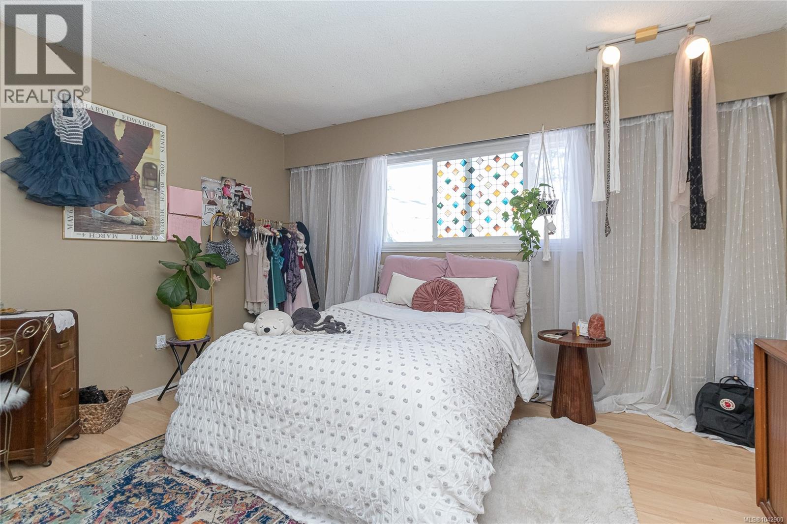 940 Terlane Ave, Langford