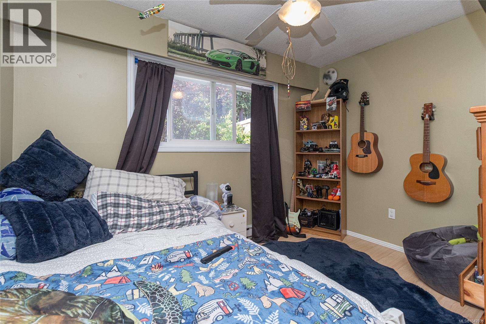 940 Terlane Ave, Langford