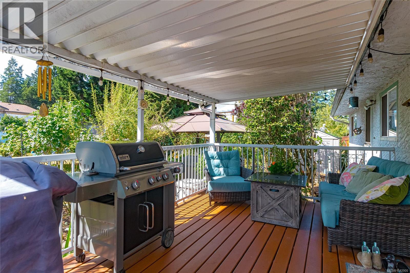 940 Terlane Ave, Langford