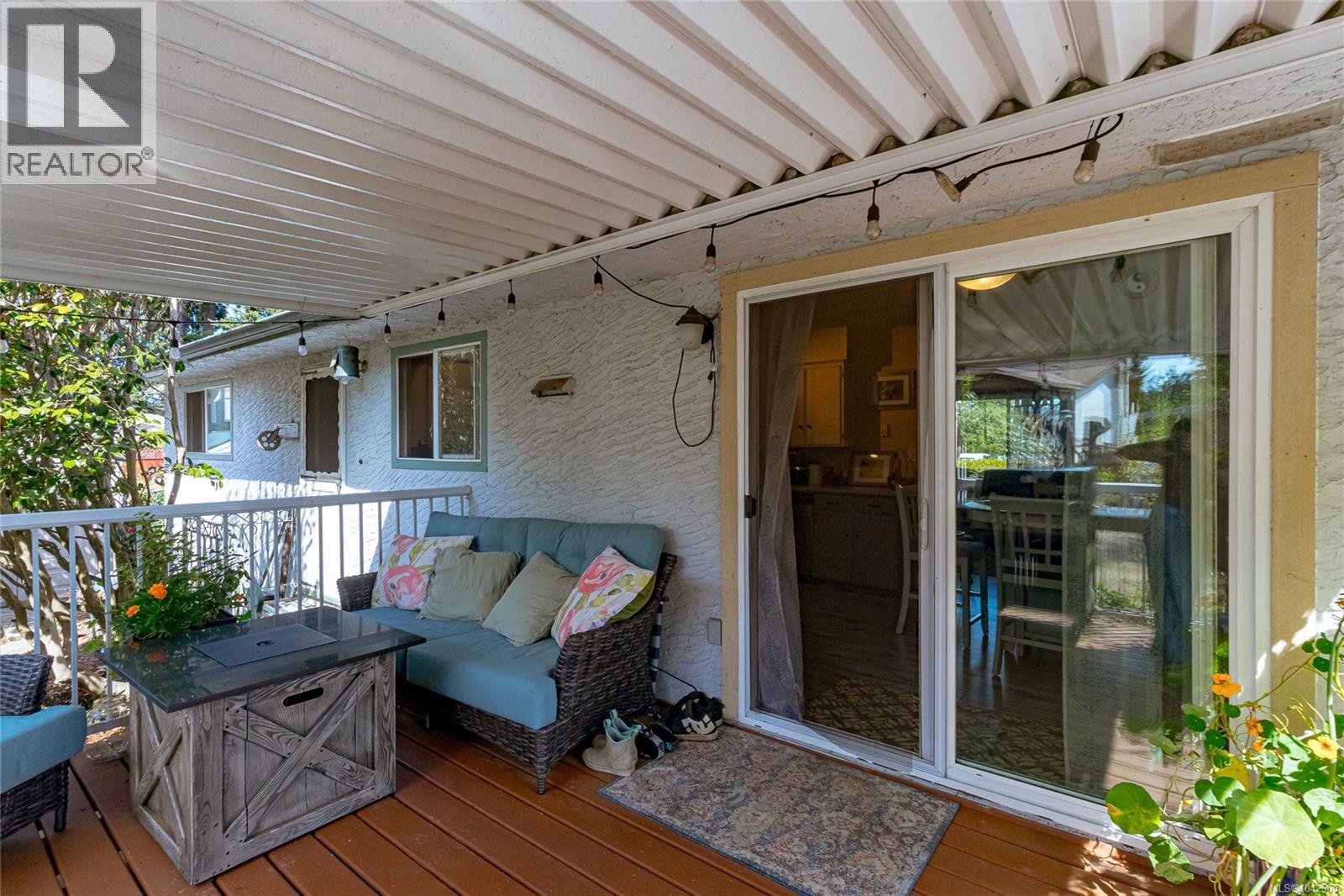 940 Terlane Ave, Langford