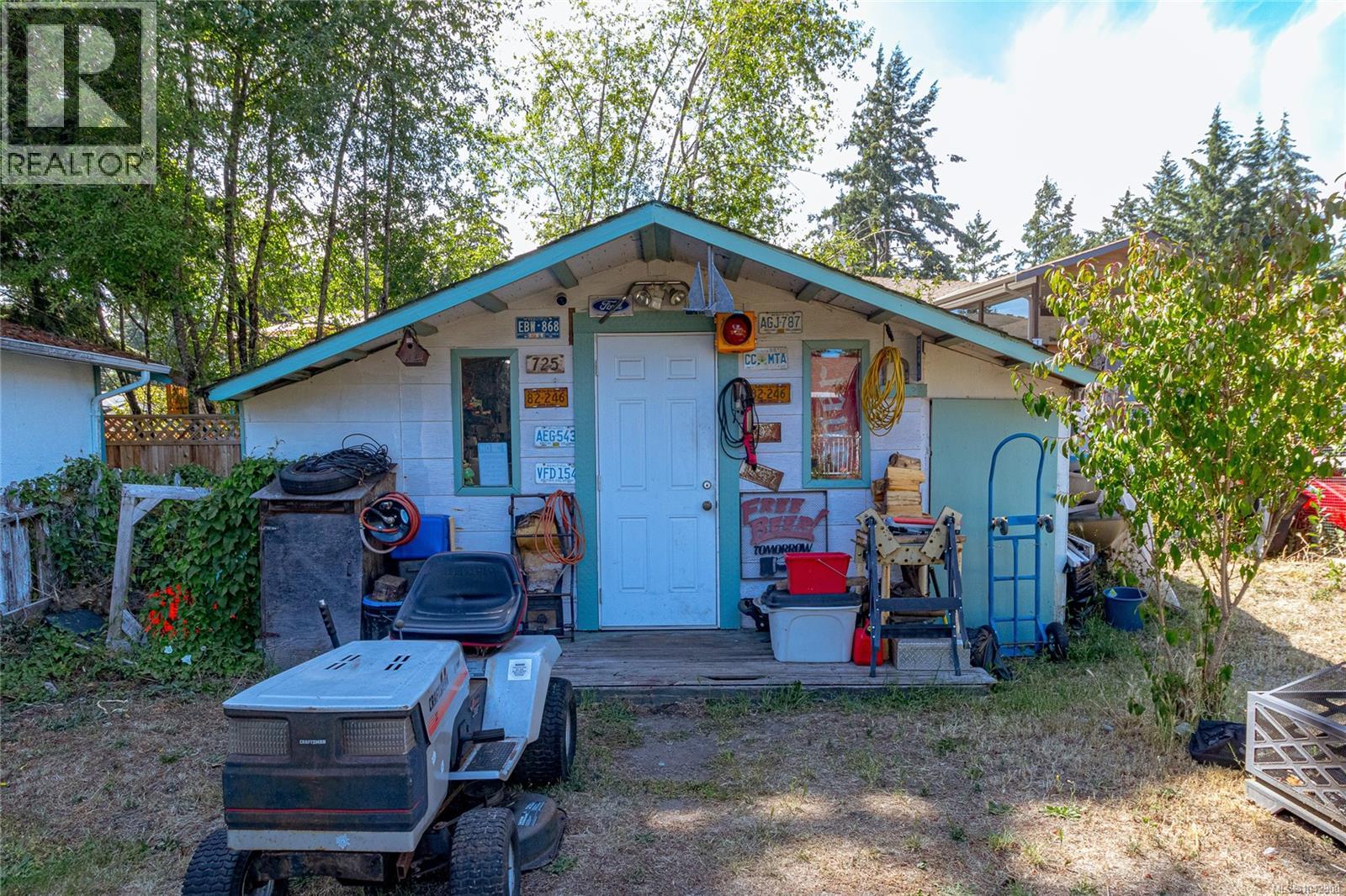 940 Terlane Ave, Langford