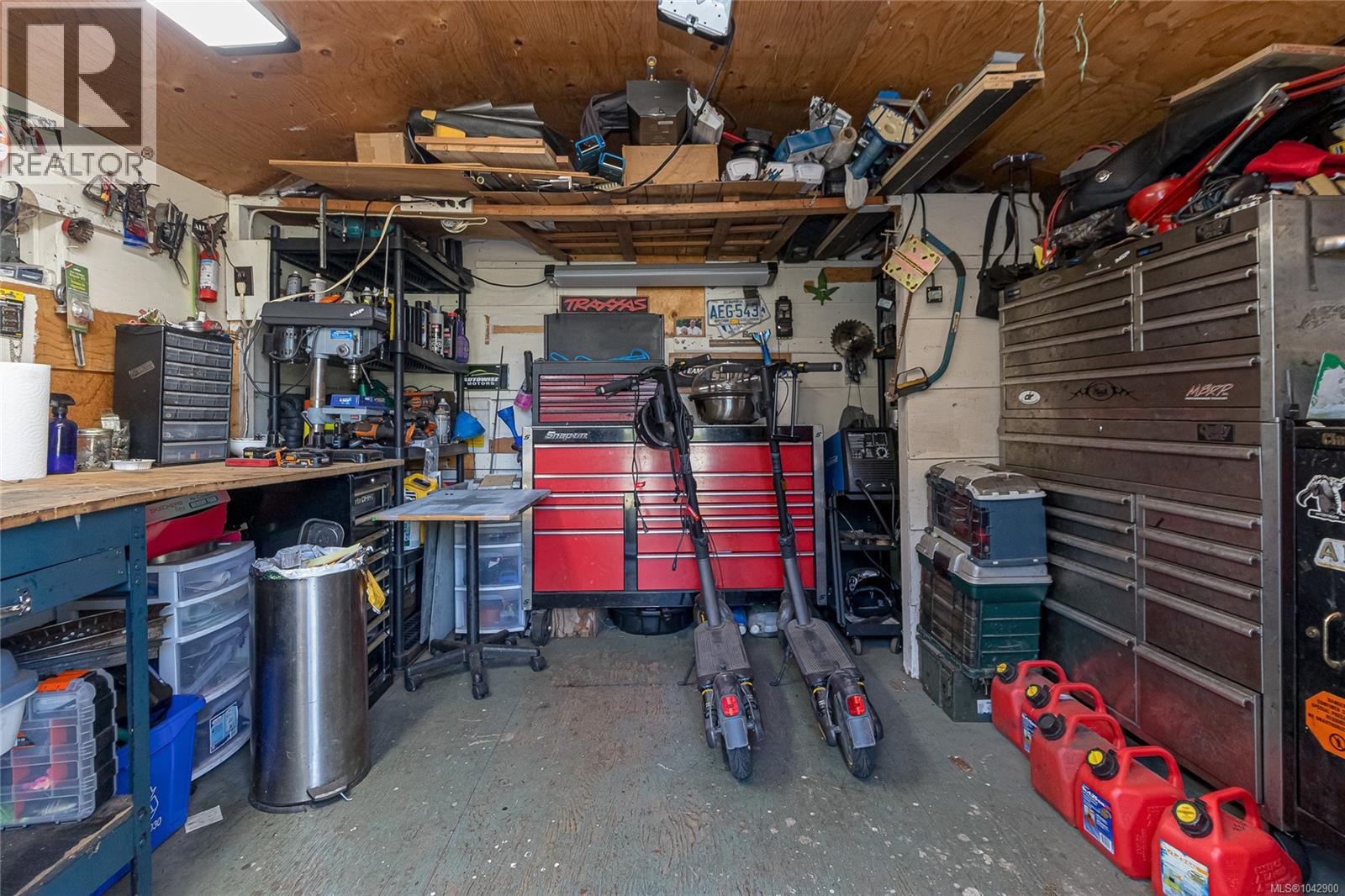 940 Terlane Ave, Langford