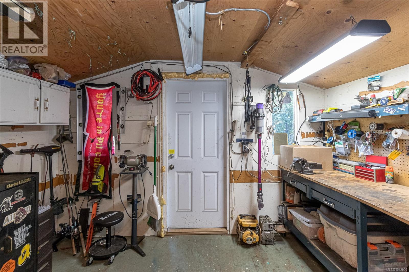 940 Terlane Ave, Langford