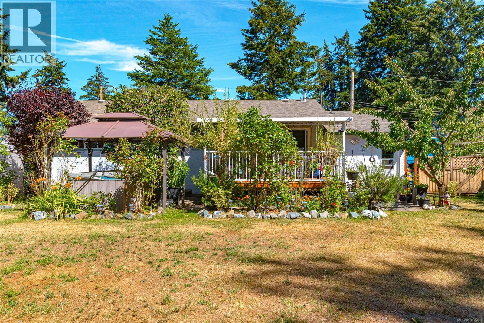 940 Terlane Ave, Langford