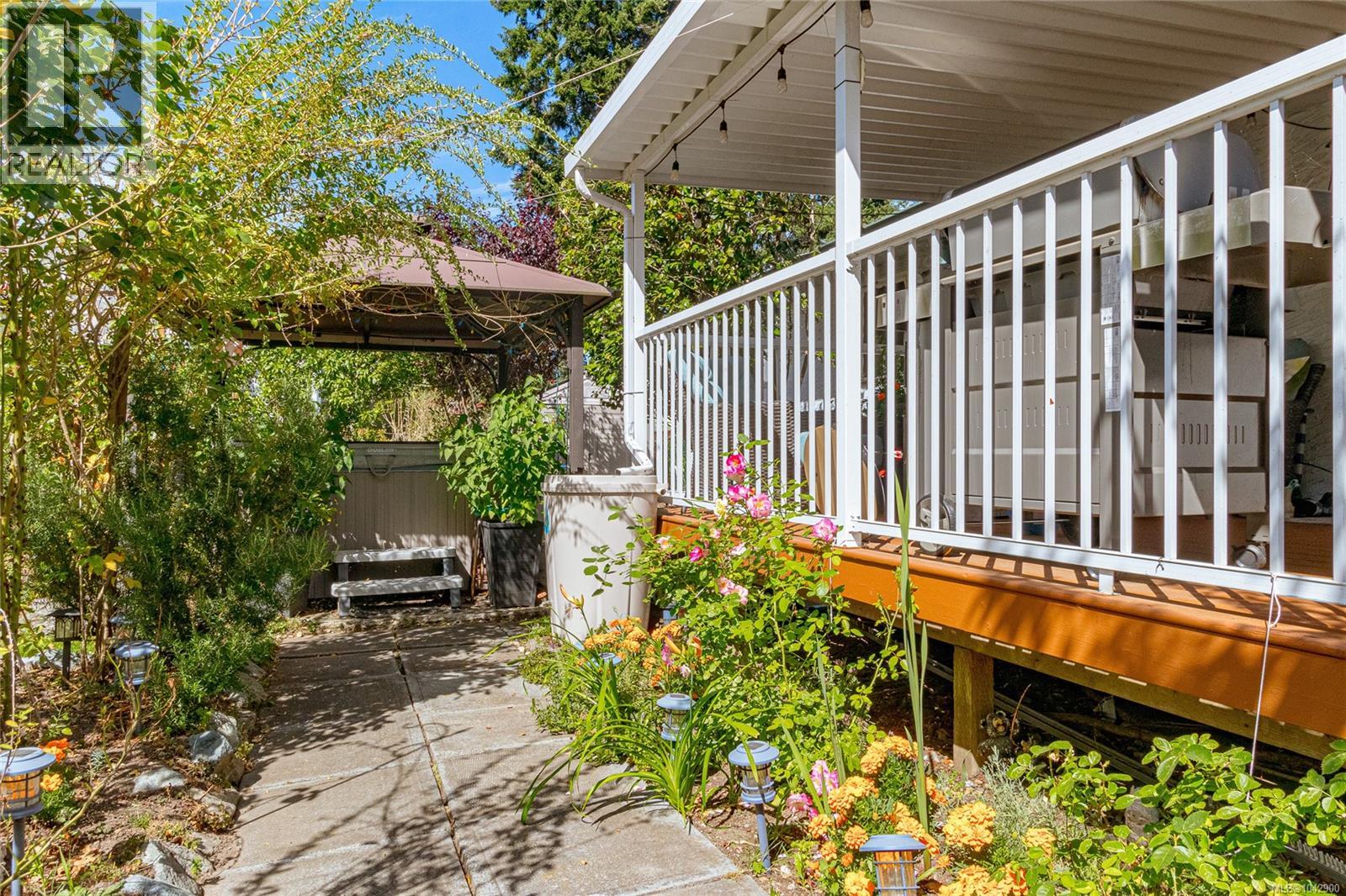 940 Terlane Ave, Langford