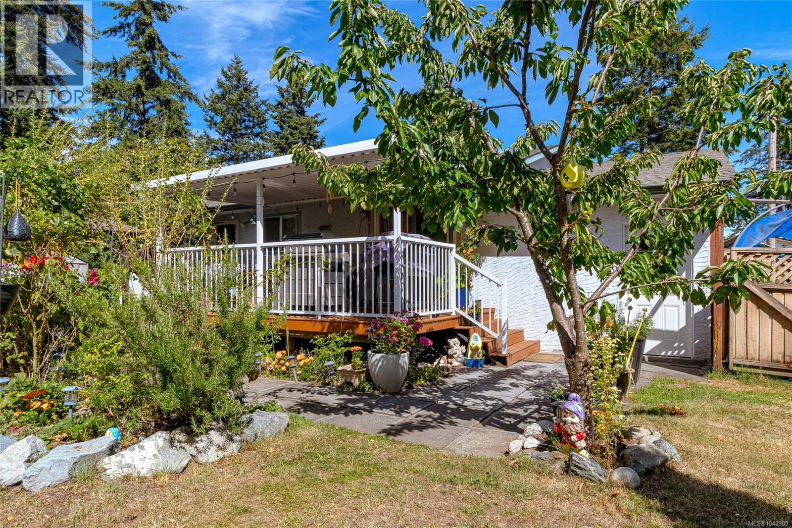 940 Terlane Ave, Langford