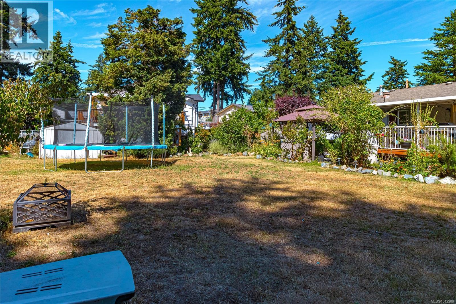 940 Terlane Ave, Langford