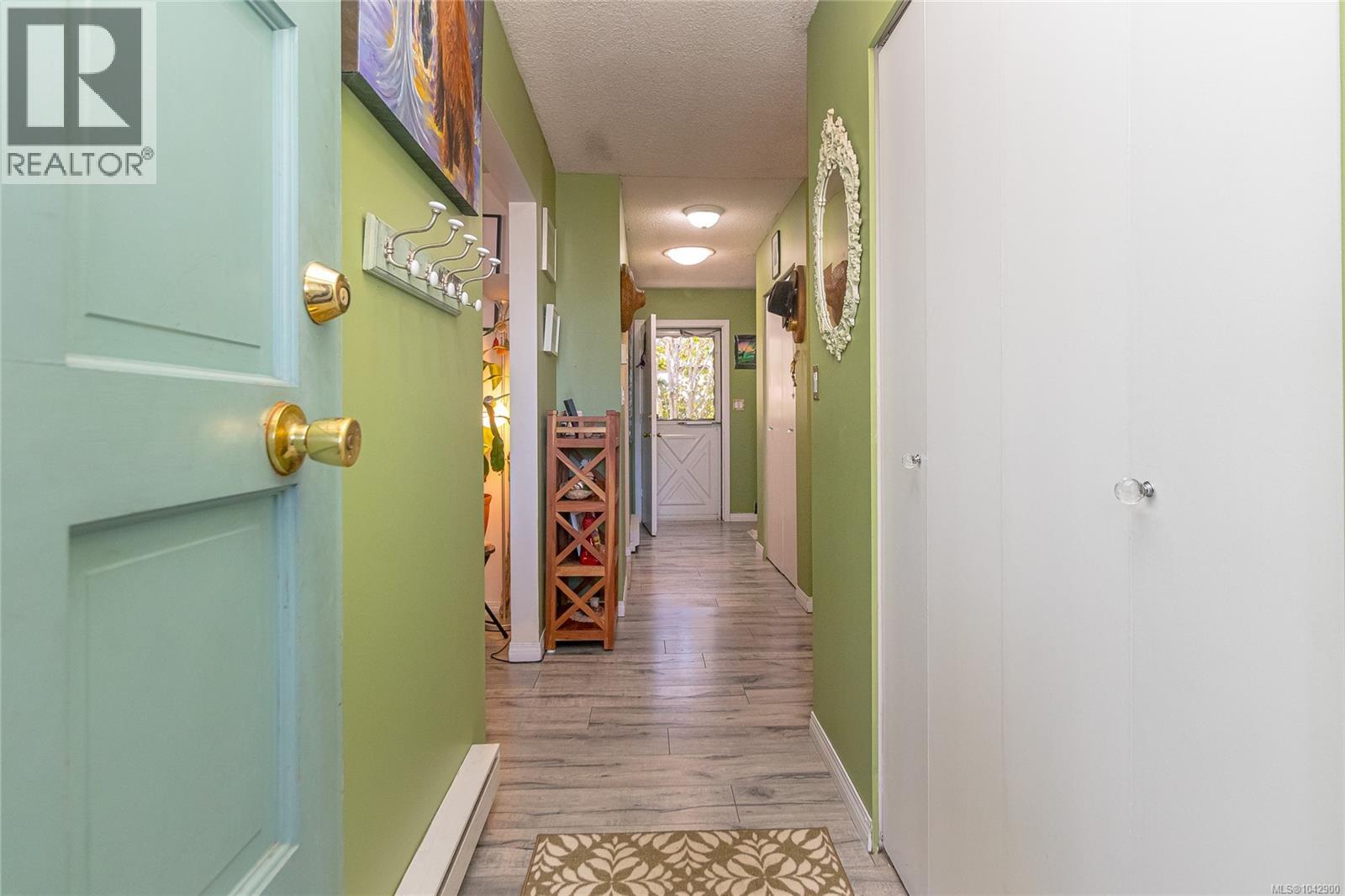 940 Terlane Ave, Langford