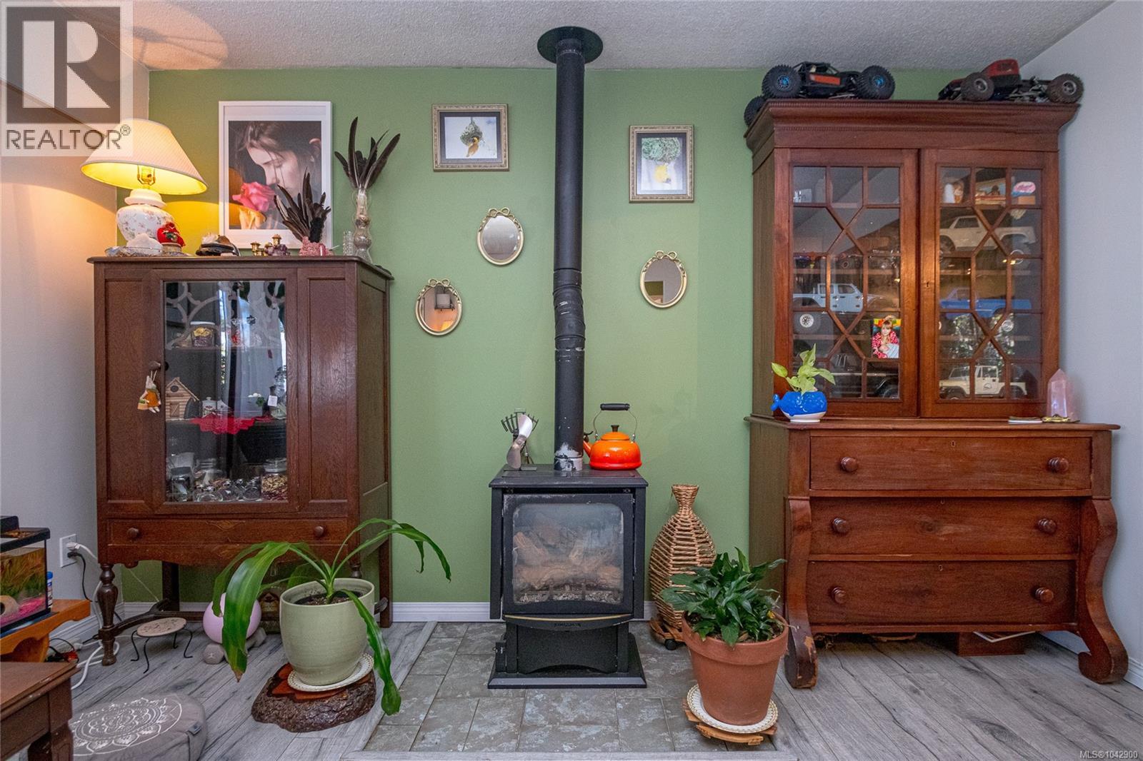 940 Terlane Ave, Langford