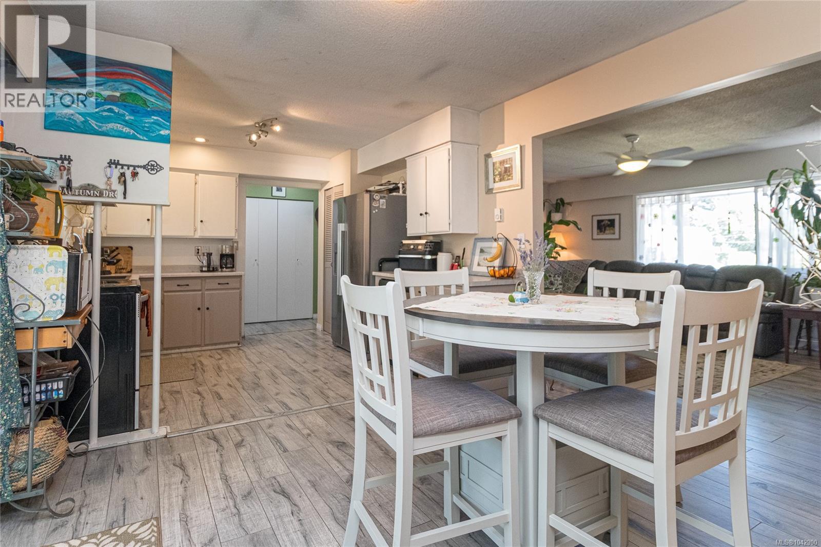 940 Terlane Ave, Langford