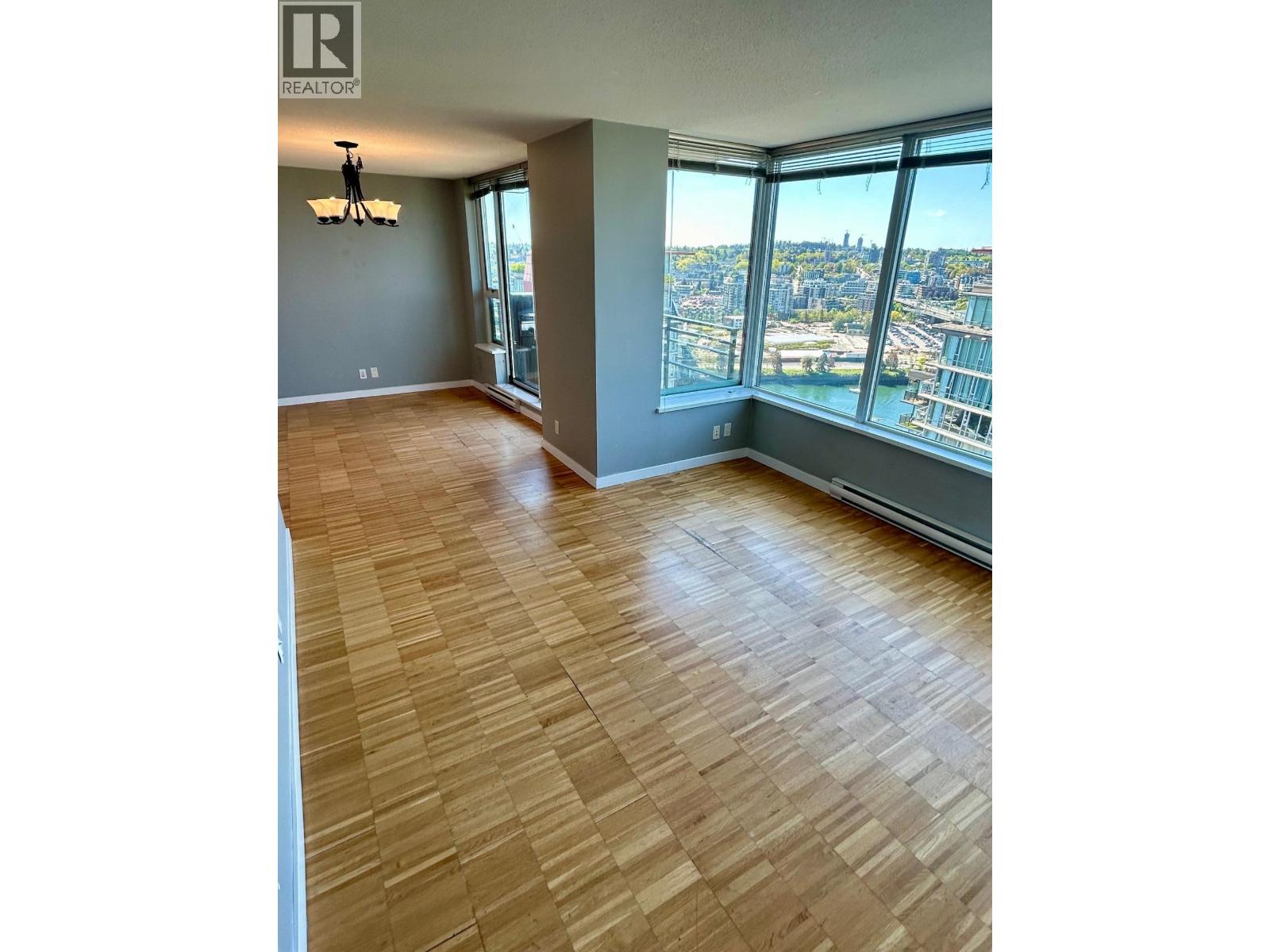 3005 33 SMITHE STREET, Vancouver — photo 2