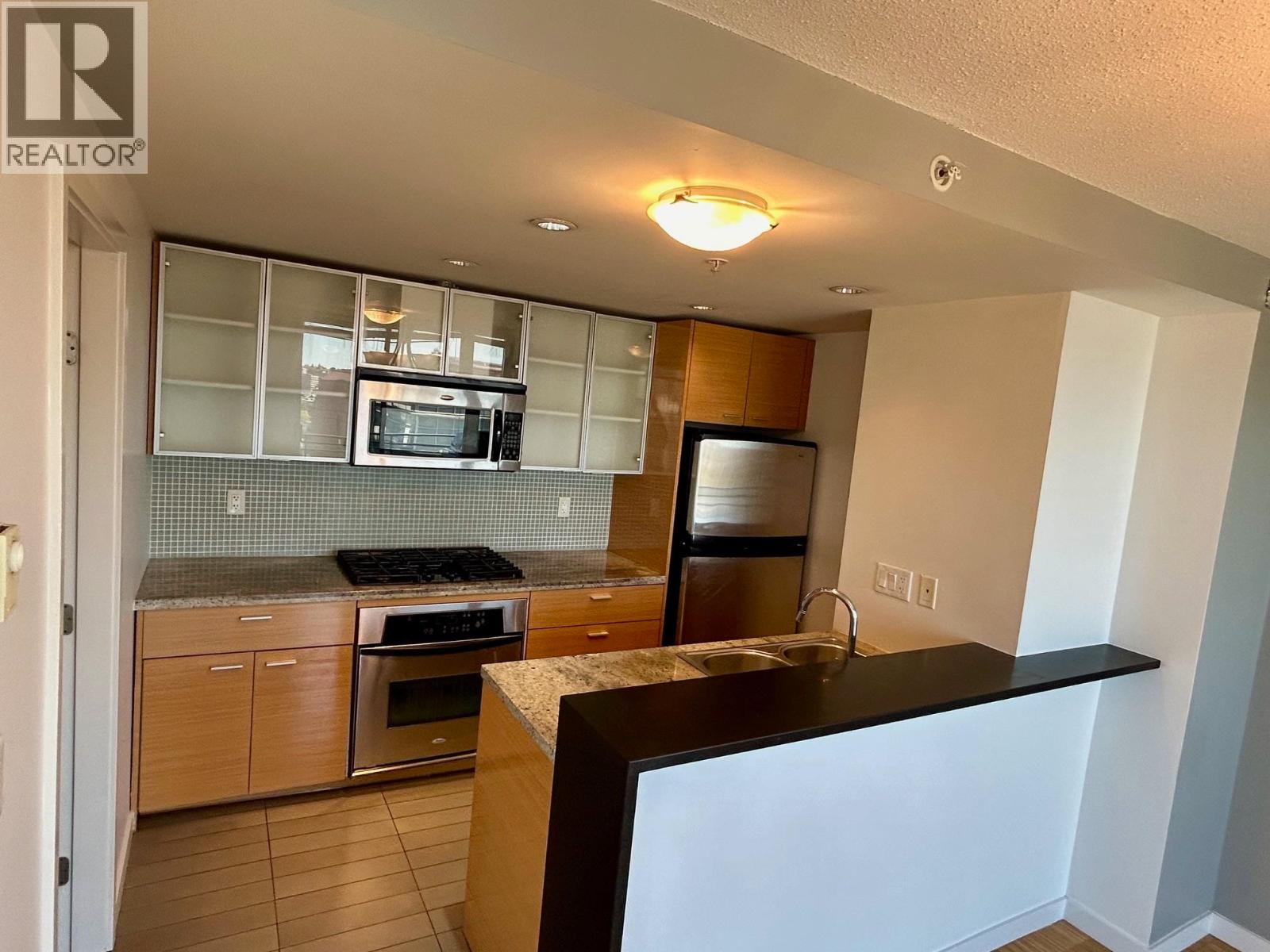 3005 33 SMITHE STREET, Vancouver — photo 3