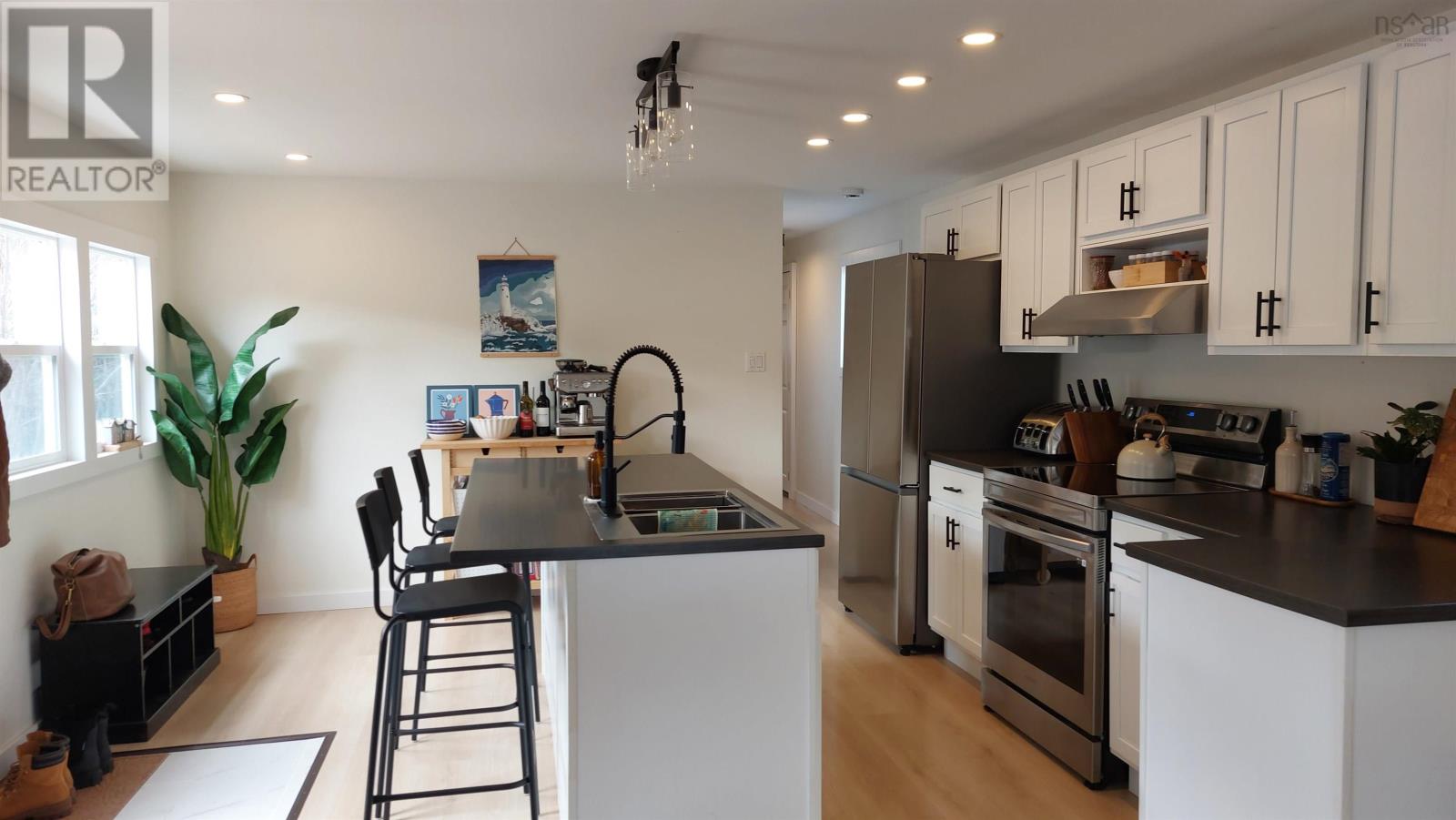 99 Sheridan Drive - 3