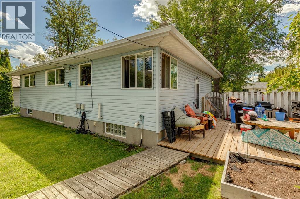 4524 26 Avenue SW - 21