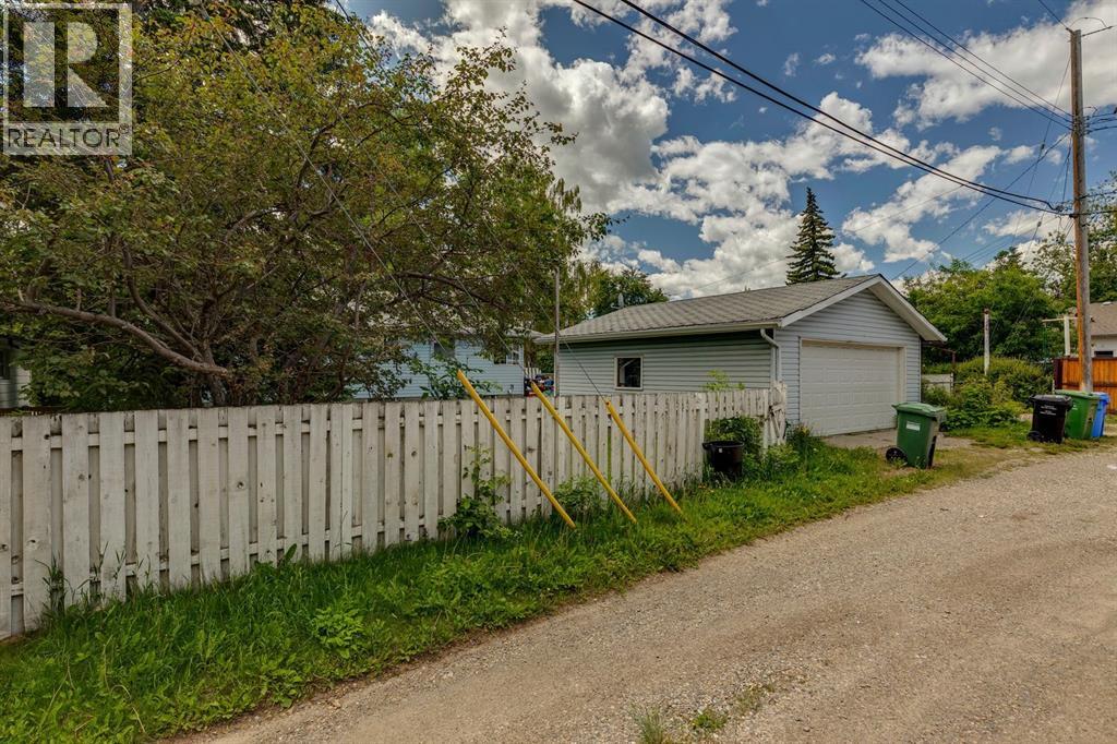 4524 26 Avenue SW - 28